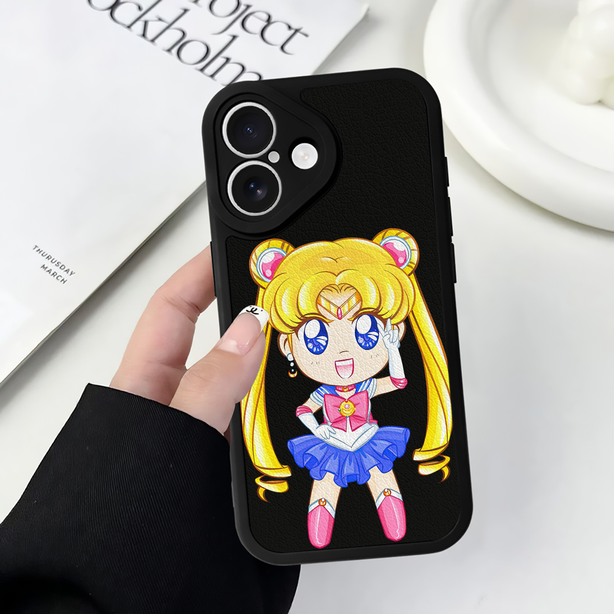 （画像用） 美少女戦士セーラームーン 月野 うさぎ つきの うさぎ Sailor Moon Tsukino Usagi 【iPhone 16シリーズ対応】シリコンスマホケース（レザー調） 材質：シリコン